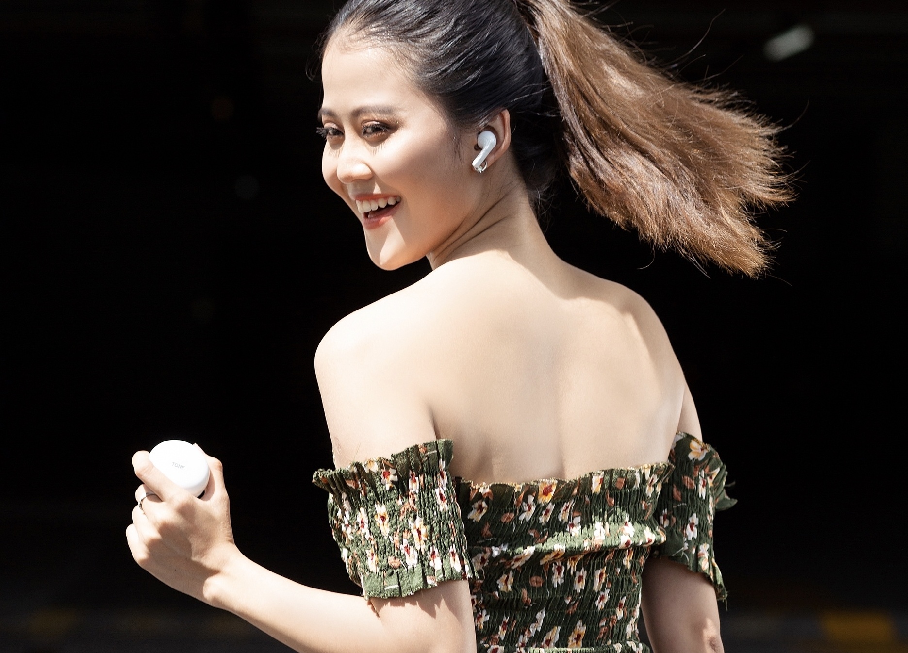 Cach tao dang ton than thai voi tai nghe khong day hinh anh