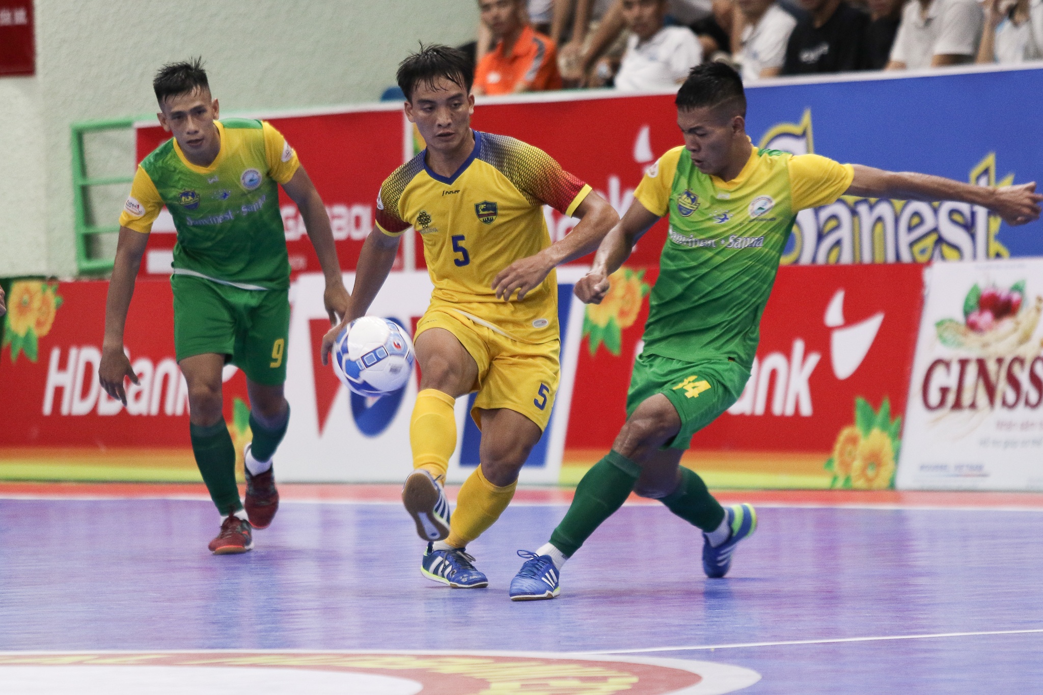 Sanvinest Sanna Khanh Hoa gianh 3 diem, Da Nang thang Cao Bang 2-1 hinh anh