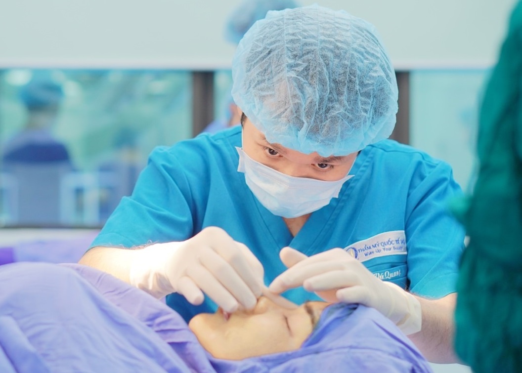 'Bac si phau thuat tham my cung giong nhu nghe si' hinh anh