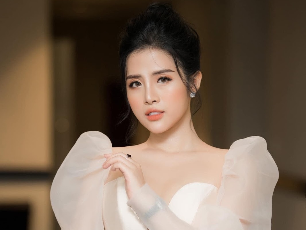 Nu MC truyen hinh chia se ve lieu phap lam dep da hinh anh