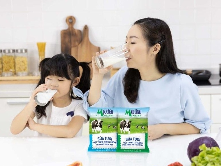 Bo sung dinh duong tu sua tuoi tiet trung bich giay Moc Chau Milk hinh anh