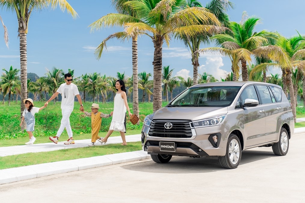 Khach mua Toyota Innova 2020 huong uu dai den 40 trieu dong hinh anh