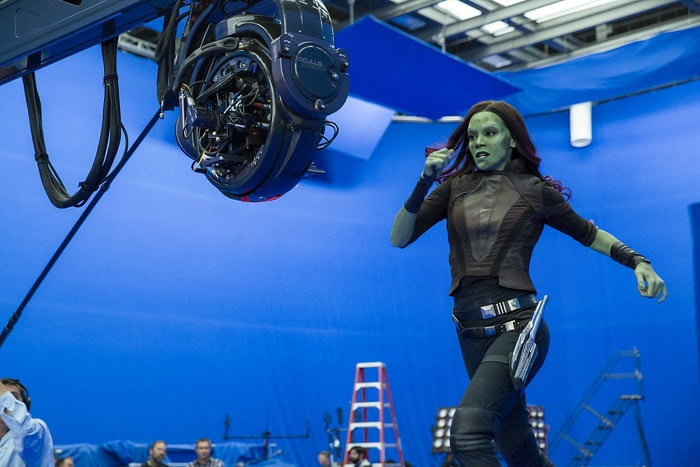 xem dien anh tren TV QLED 8K anh 2