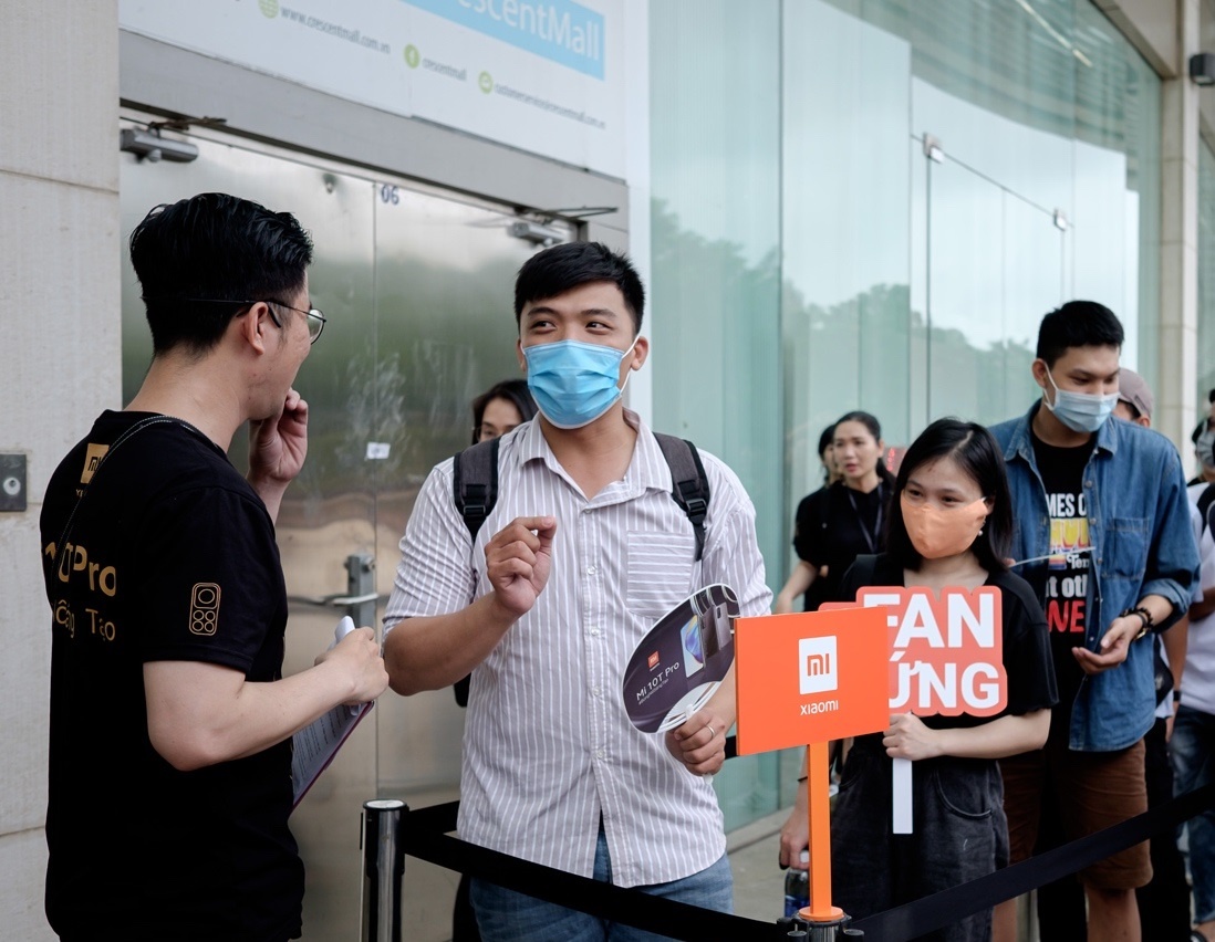 Hang tram ban tre xep hang trai nghiem Mi 10T Pro hinh anh