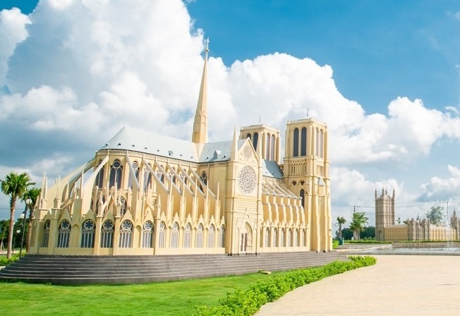 Check-in diem den noi tieng cua 5 nuoc tai cong vien The Destina hinh anh