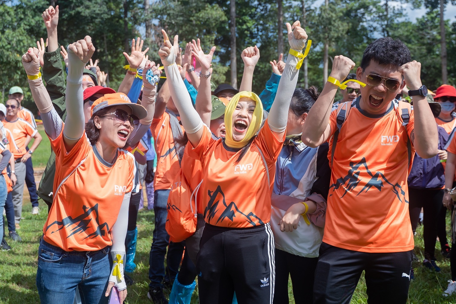 Nguoi tre thu thach ban than voi cong viec tu van bao hiem hinh anh