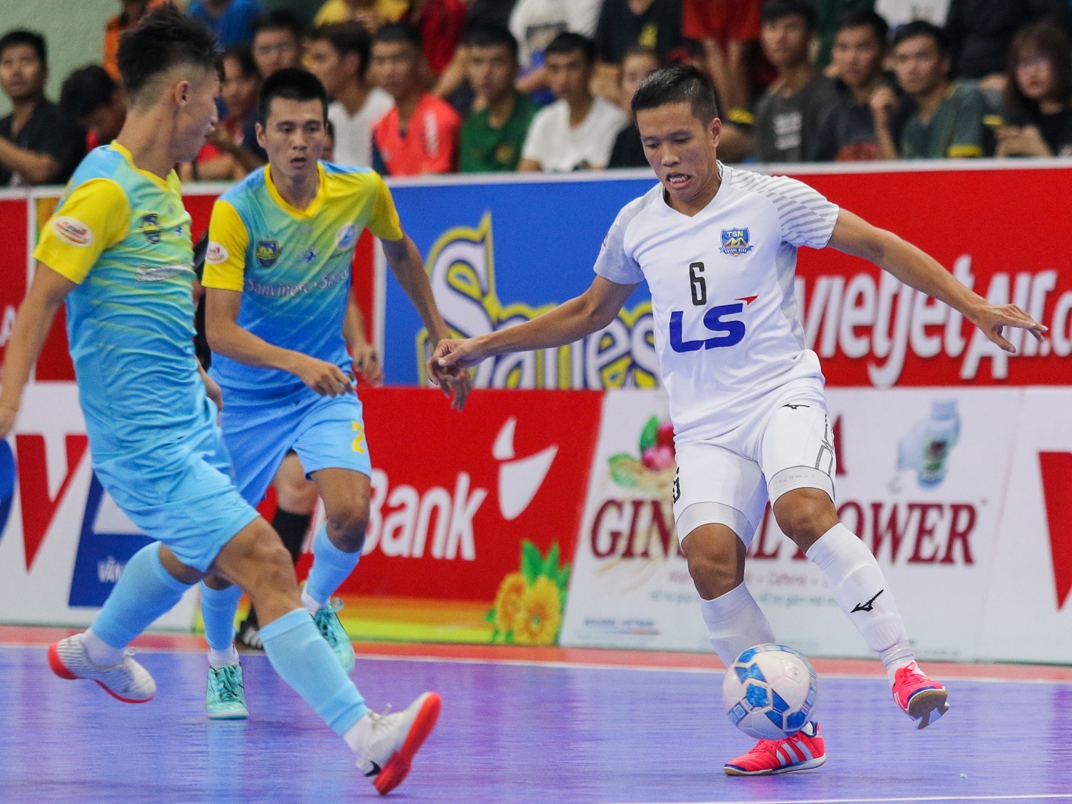 Thang Sanvinest Sanna Khanh Hoa, Thai Son Nam vo dich truoc 3 vong dau hinh anh