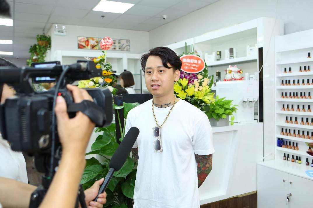 Bi quyet kinh doanh cua ong chu thuong hieu Lenamtattoosupply hinh anh