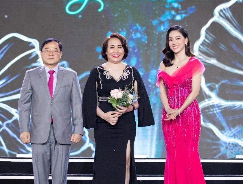 Vien uong noi tiet to nu Go Spring dong hanh cung nhan sac Viet hinh anh