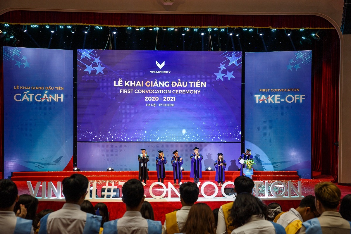 khai giang nam hoc dau tien anh 7