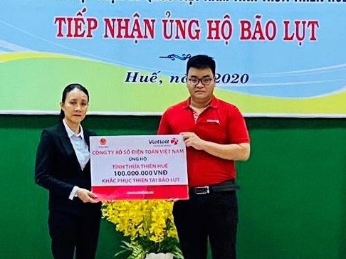 Vietlott ung ho 300 trieu cho dong bao mien Trung hinh anh