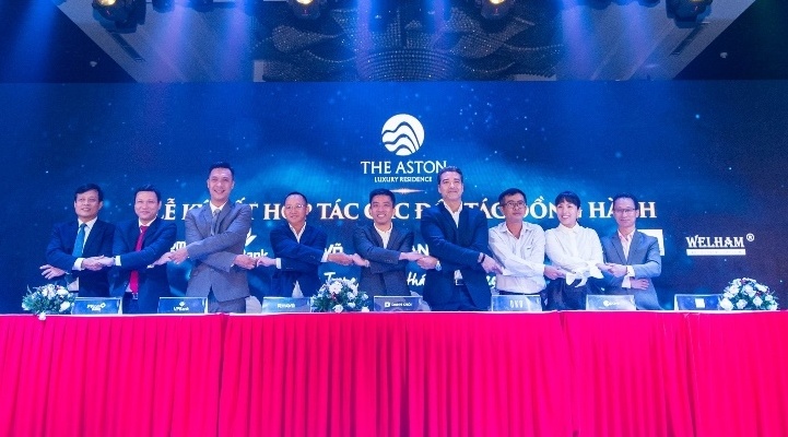 Chien luoc 'dung tren vai nguoi khong lo' cua Tap doan Danh Khoi hinh anh