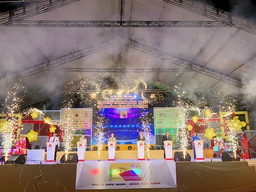 Hoi cho Khuyen mai nam 2020 anh 1