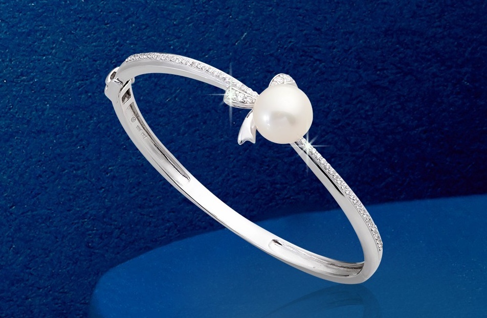 Giai ma nhung cau noi cua phai dep khi duoc tang qua 20/10 hinh anh