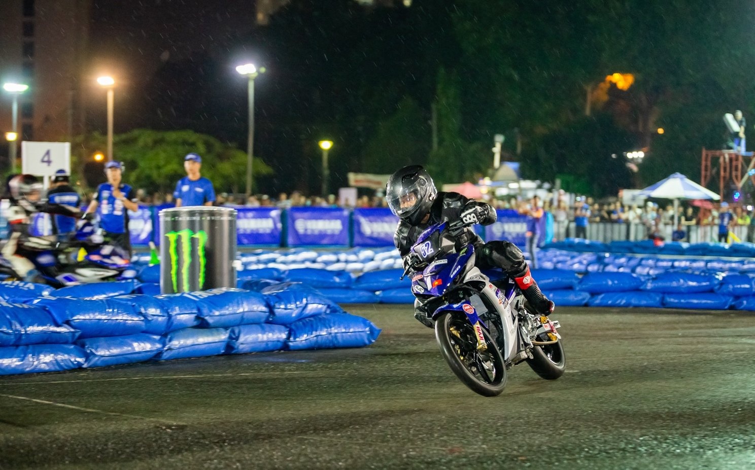 Co hoi trung Exciter 150 moi tuan cung Monster Energy hinh anh