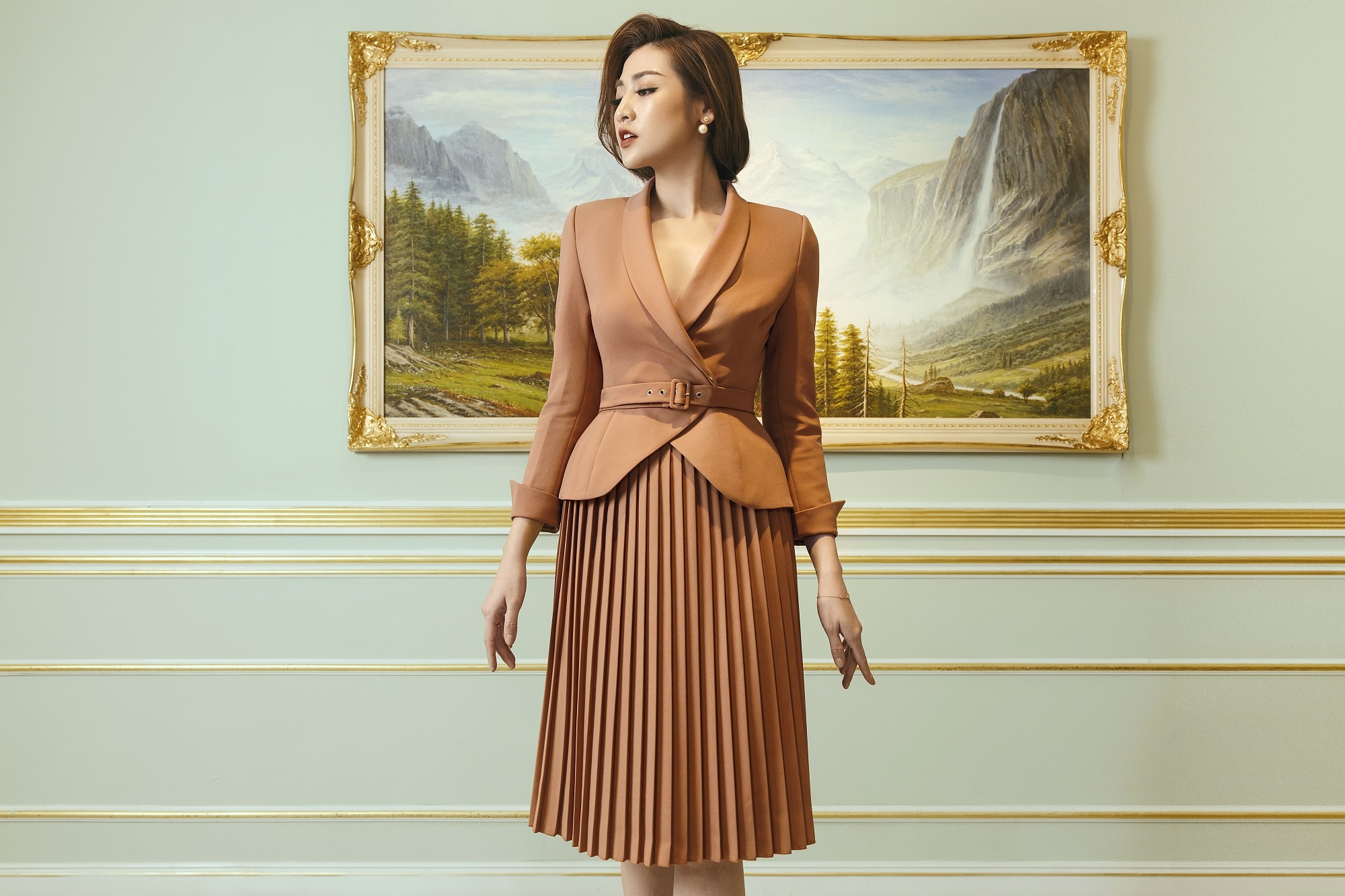 A hau Tu Anh hoa quy co co dien trong BST Retro cua I.H.F hinh anh