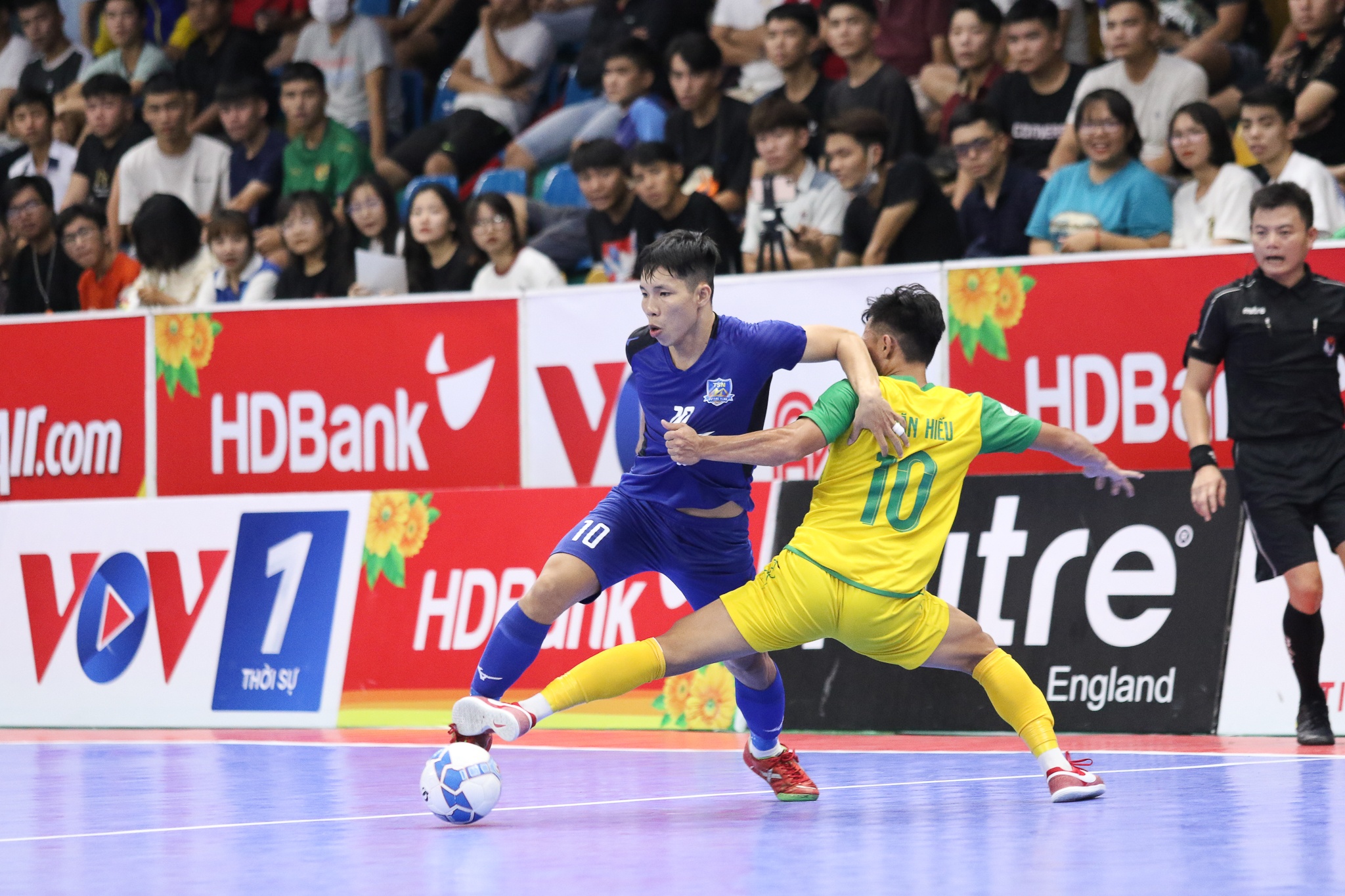 Giai HDBank Futsal VDQG 2020 va nhung cu 'loi nguoc dong' mua dich hinh anh