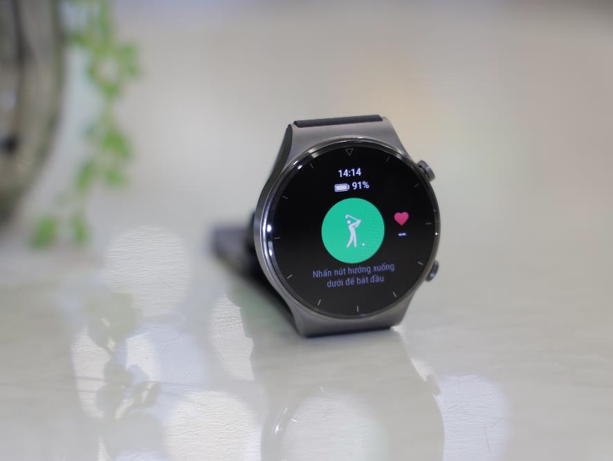 Huawei Watch GT 2 Pro su dung chat lieu cao cap, pin 2 tuan hinh anh