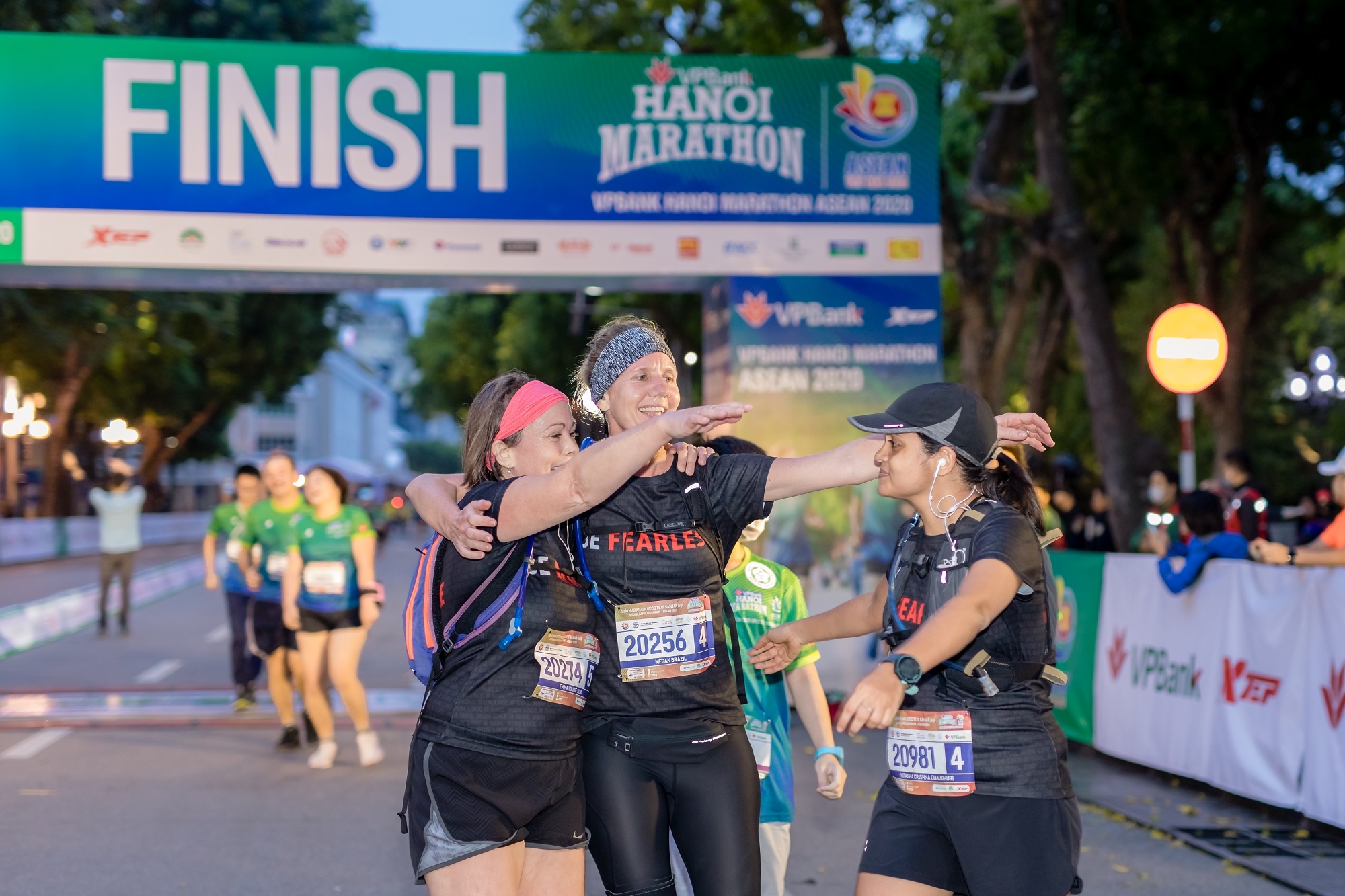 Khoanh khac hanh phuc tai giai chay VPBank Hanoi Marathon ASEAN 2020 hinh anh