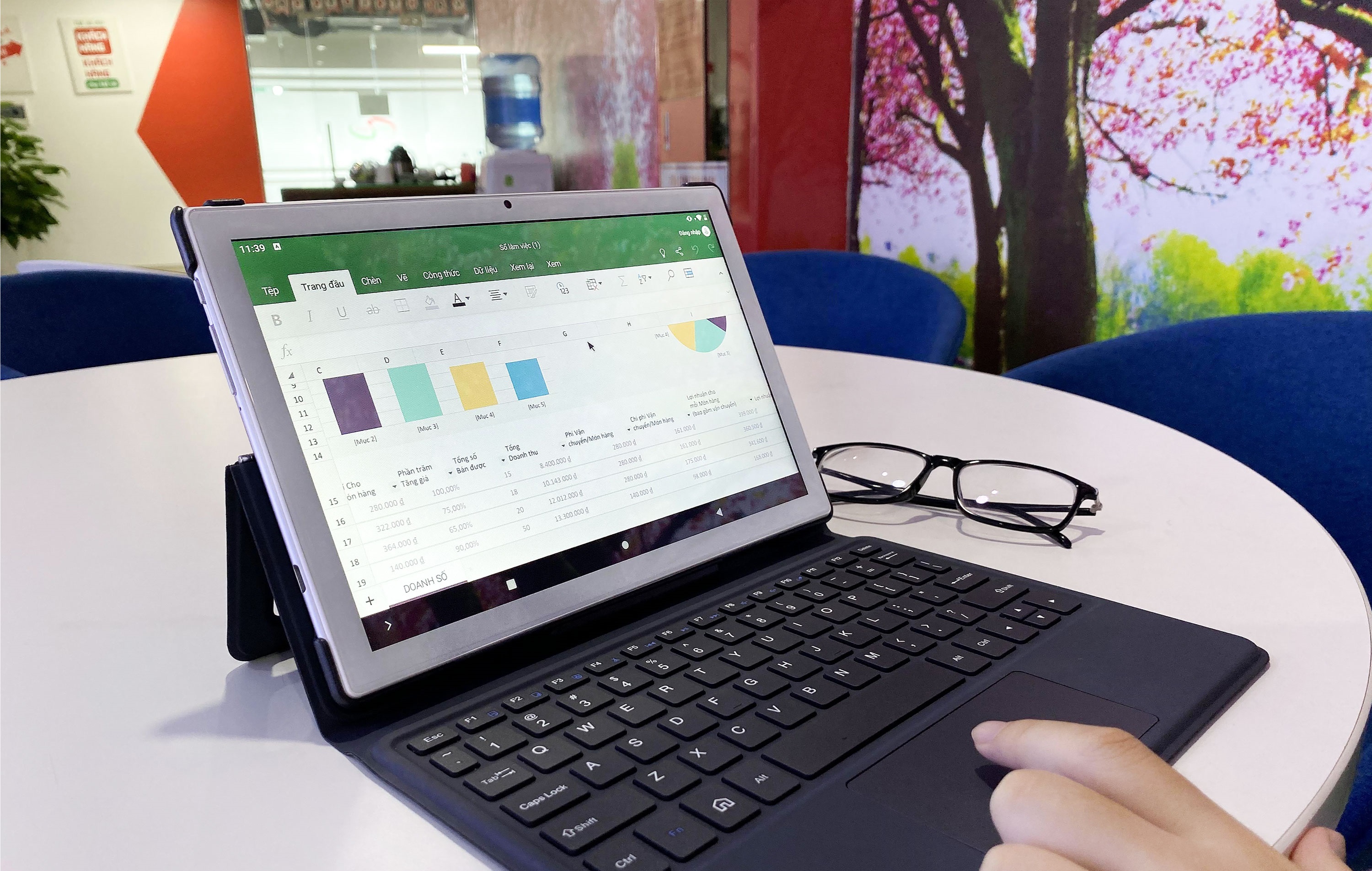 May tinh bang Masstel Tab10 Ultra - nho gon, chay Android 10 hinh anh