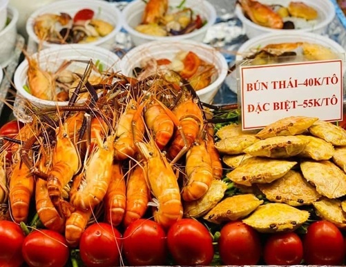 Thuong thuc am thuc xu chua vang tai hoi cho Viet - Thai Bao Loc hinh anh