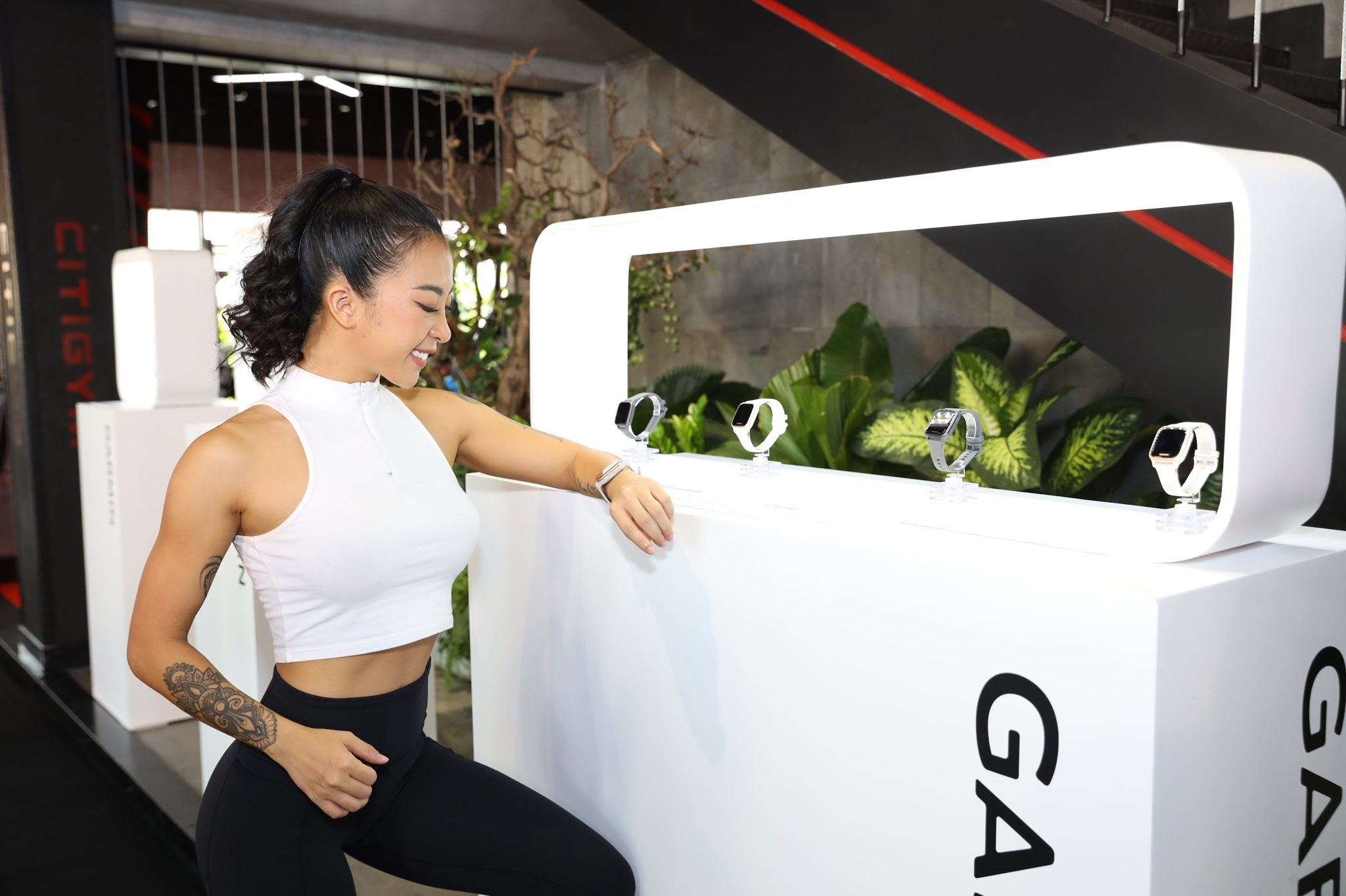 Dong ho Venu Sq anh 1