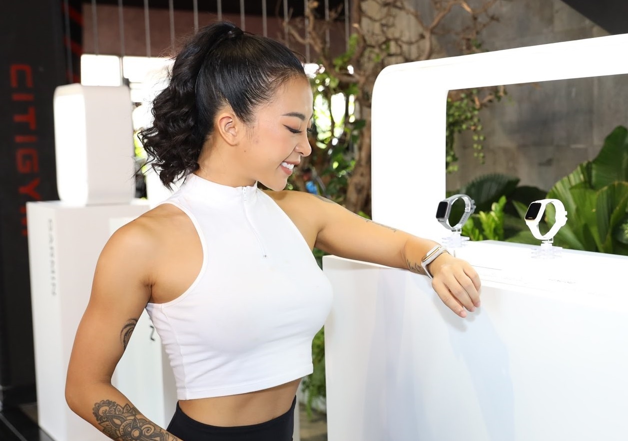 Dong ho Venu Sq - pin ben 6 ngay, 20 ung dung tap luyen hinh anh