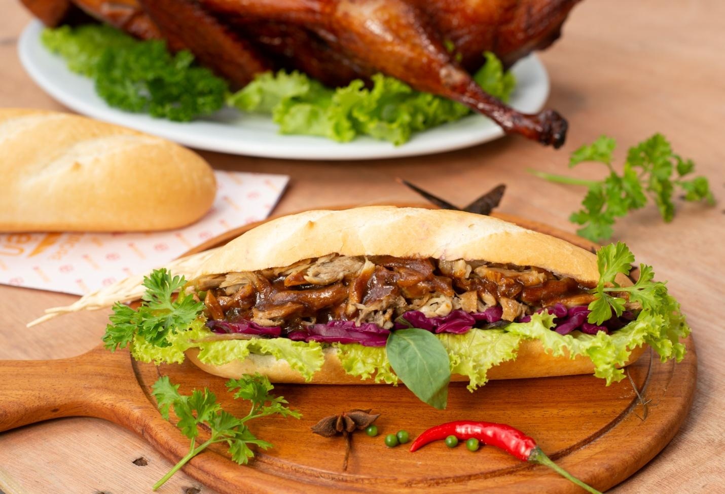 Banh mi Bmore khai truong lien tiep 4 cua hang trong mot thang hinh anh