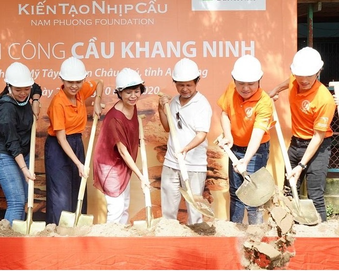 Quy Nam Phuong khoi cong cau Khang Ninh tai An Giang hinh anh