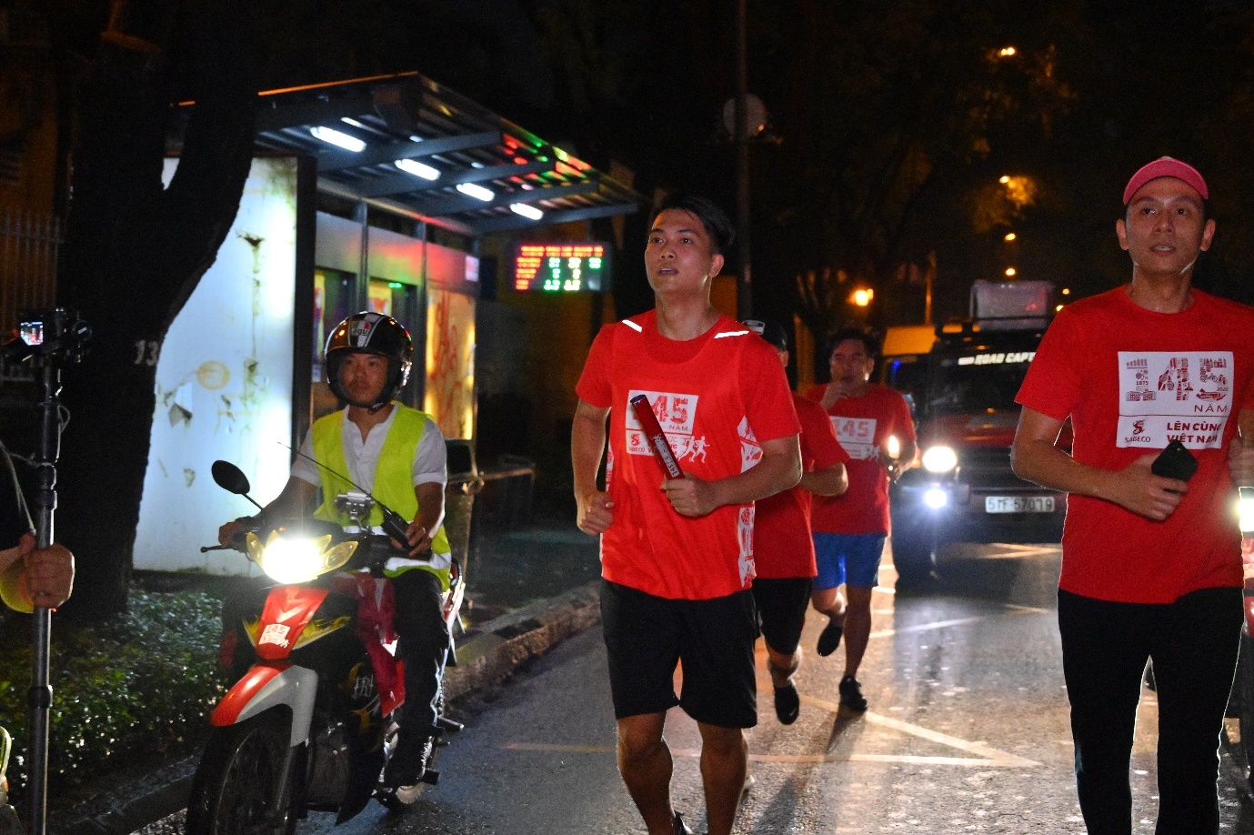 Len cung Viet Nam anh 3