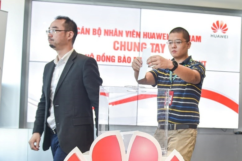 Huawei Viet Nam ung ho 1 ty dong cho nguoi dan bi anh huong boi lu lut hinh anh