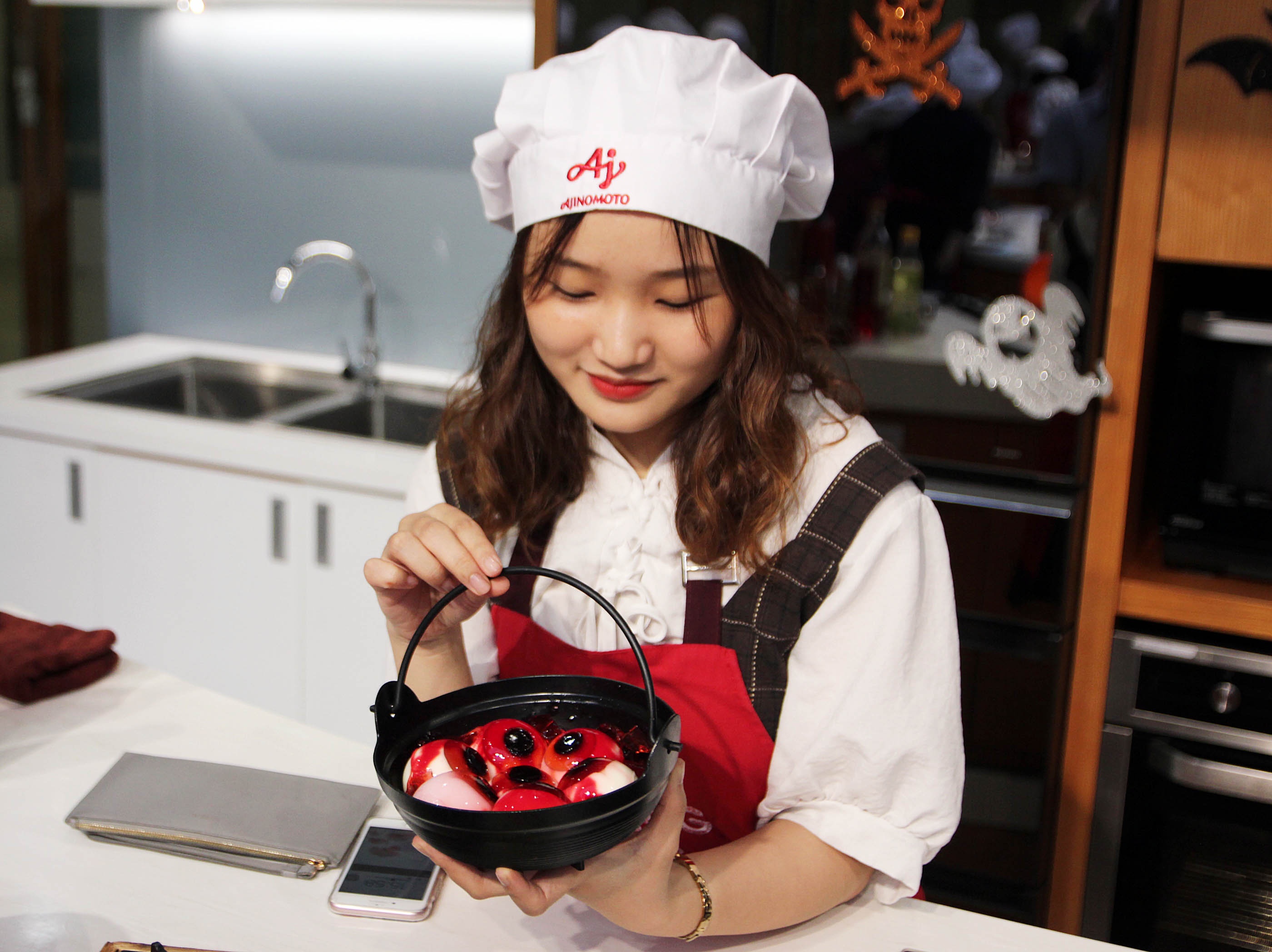 Trung nhen, mochi con nguoi - mon trang mieng rung ron dip Halloween hinh anh