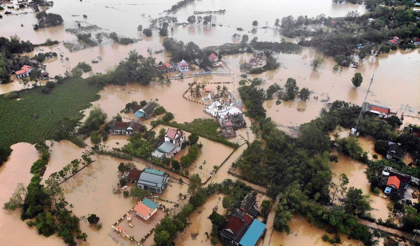 thien nguyen,  ho tro dong bao mien Trung anh 1