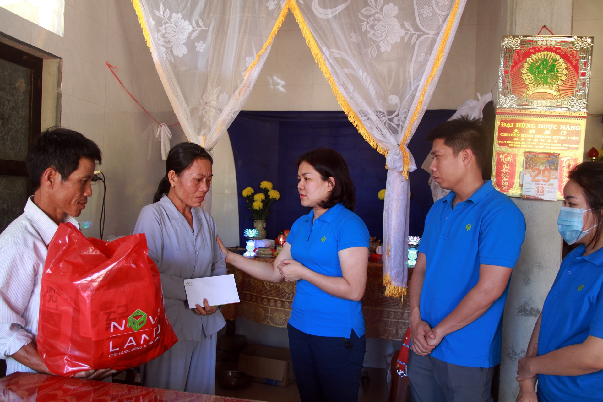 thien nguyen,  ho tro dong bao mien Trung anh 9