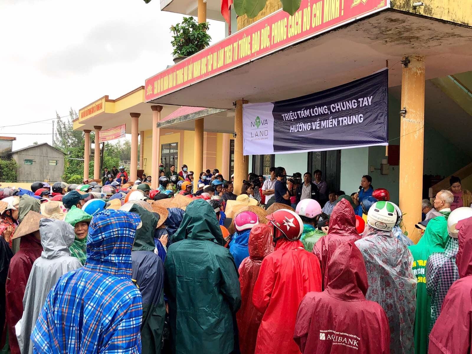 thien nguyen,  ho tro dong bao mien Trung anh 10