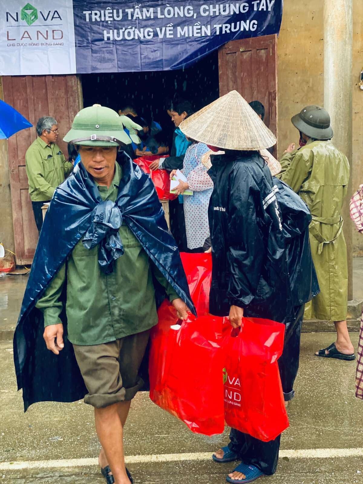 thien nguyen,  ho tro dong bao mien Trung anh 13