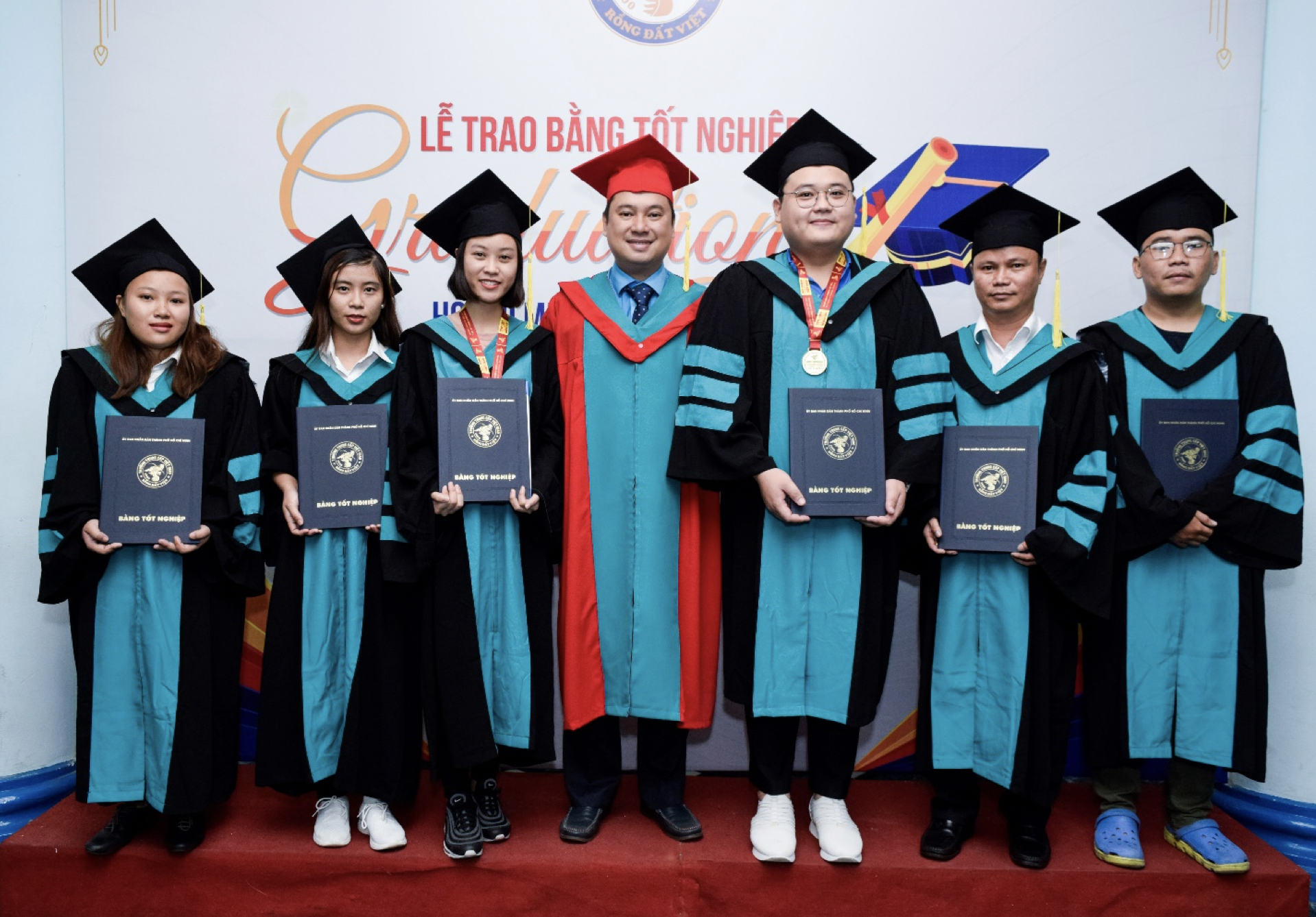 Trung cap Viet Giao anh 1