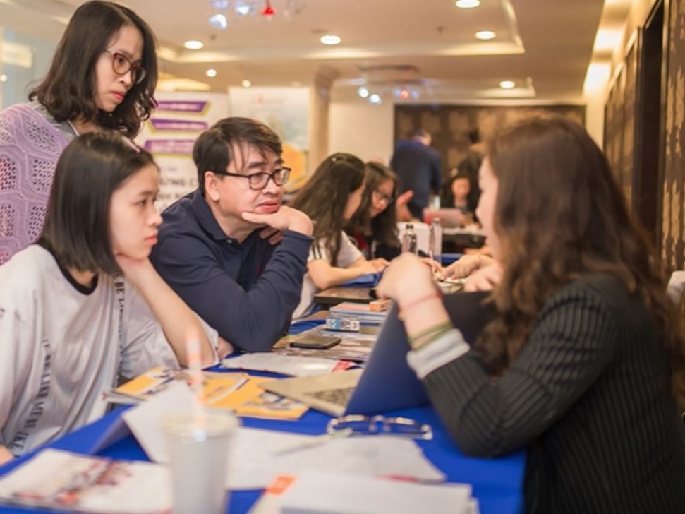 Co hoi nhan hoc bong 100% tai Trien lam du hoc quoc te 2020 hinh anh