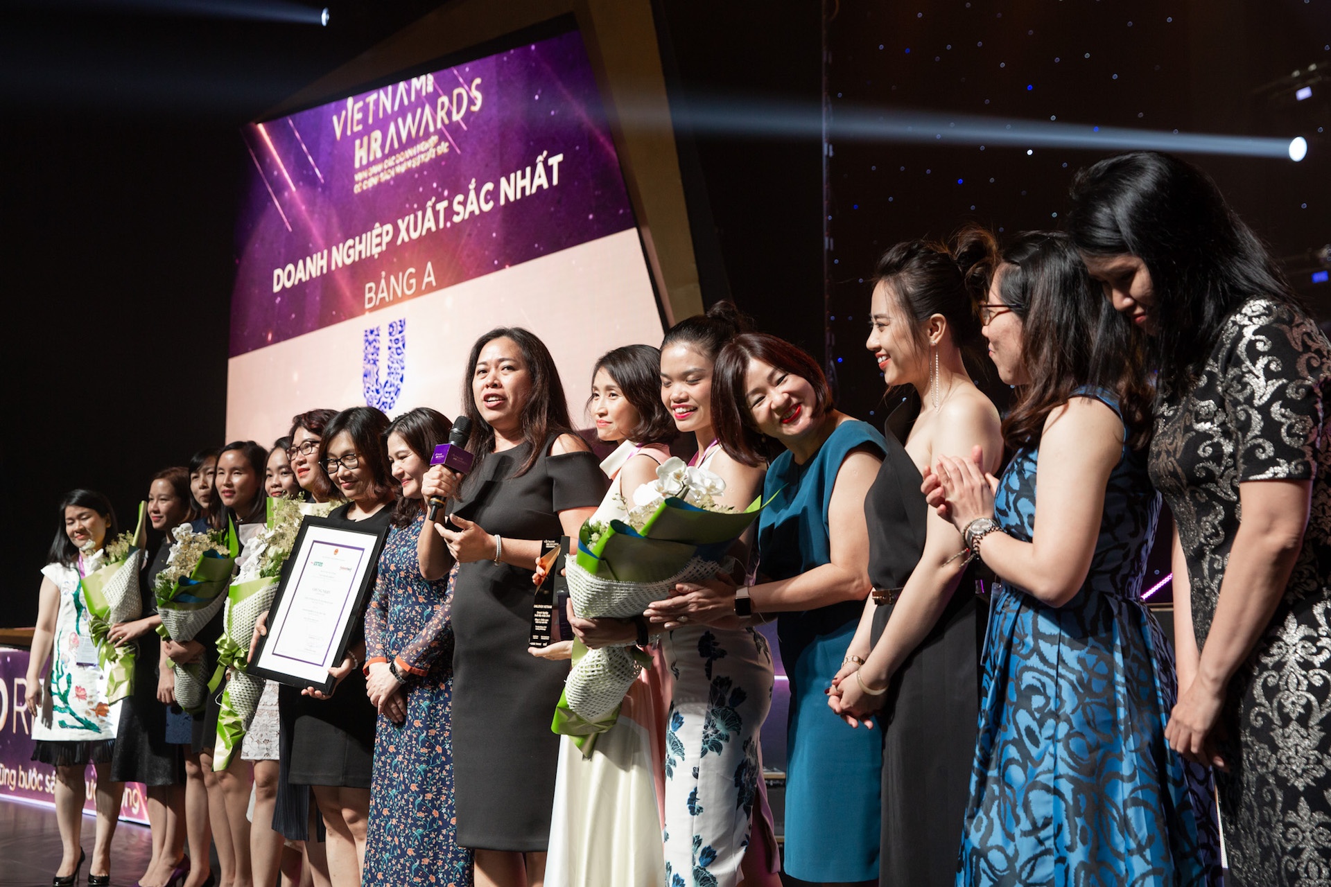 3 diem nhan tai le trao giai 'Vietnam HR Awards 2020' hinh anh