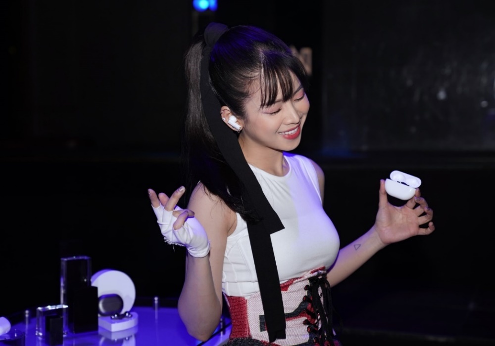 DJ Mie, Hanh Or khuay dong su kien ra mat Huawei FreeBuds Pro hinh anh