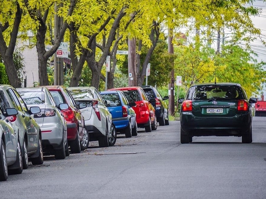 Noi thap thom tim cho do oto cua cu dan quan 1 hinh anh