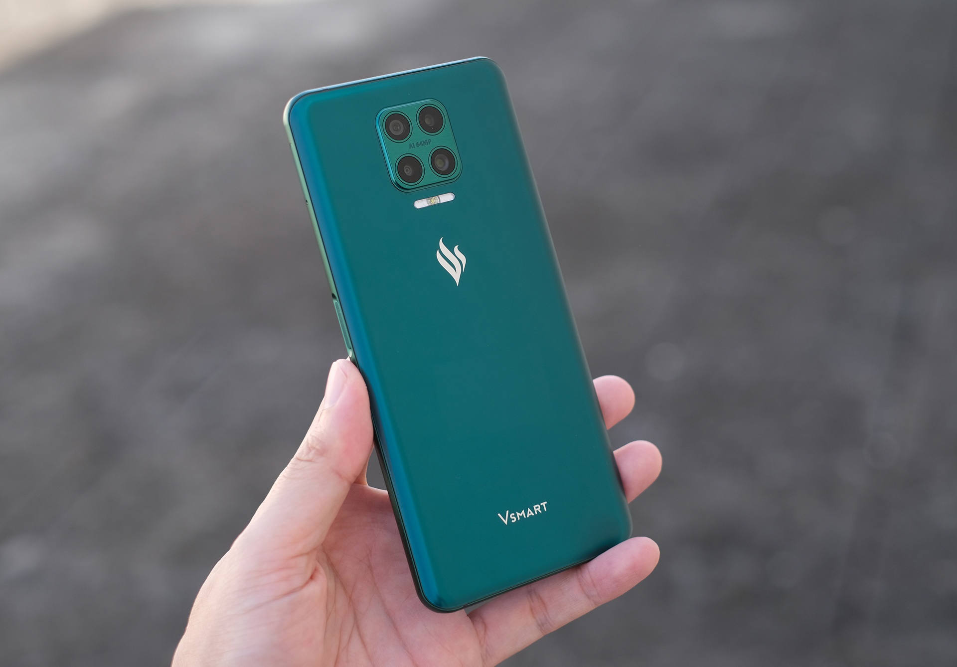 Vsmart Aris nang cap RAM 8 GB, ROM 128 GB, khong tang gia hinh anh