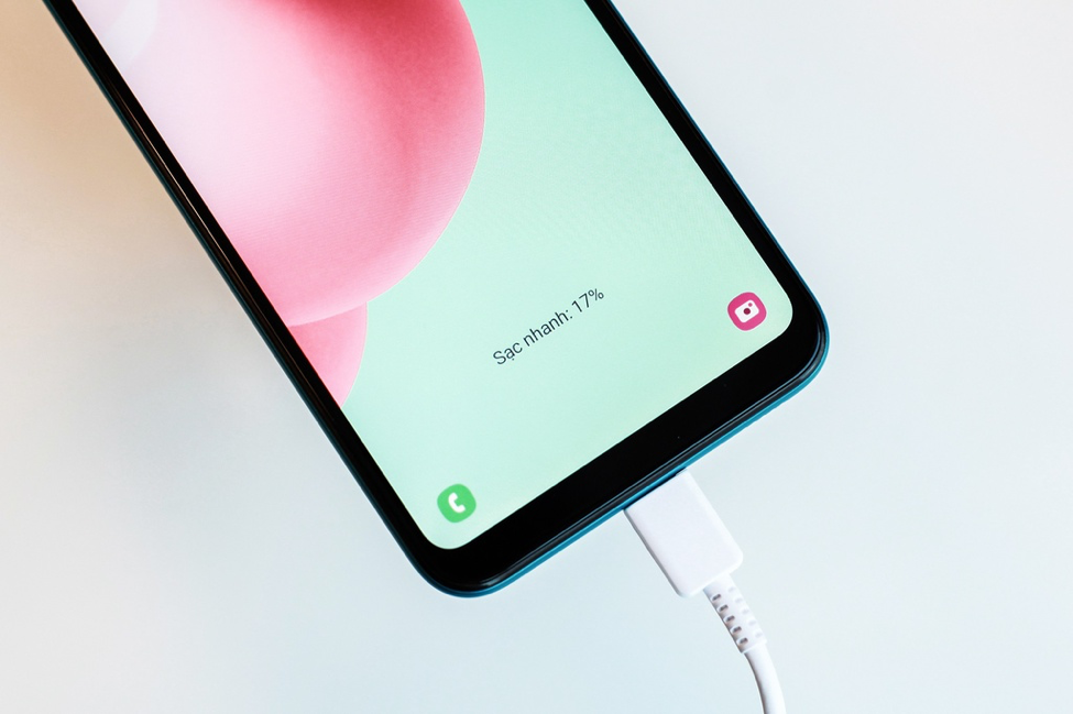 Samsung M51 cau hinh manh me,  dien thoai dung luong pin lon anh 2