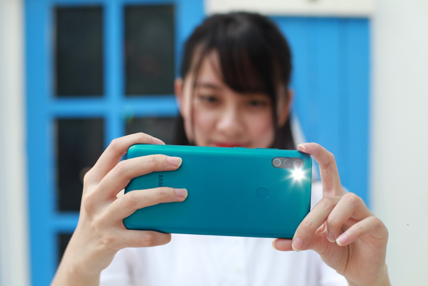 Samsung M51 cau hinh manh me,  dien thoai dung luong pin lon anh 3