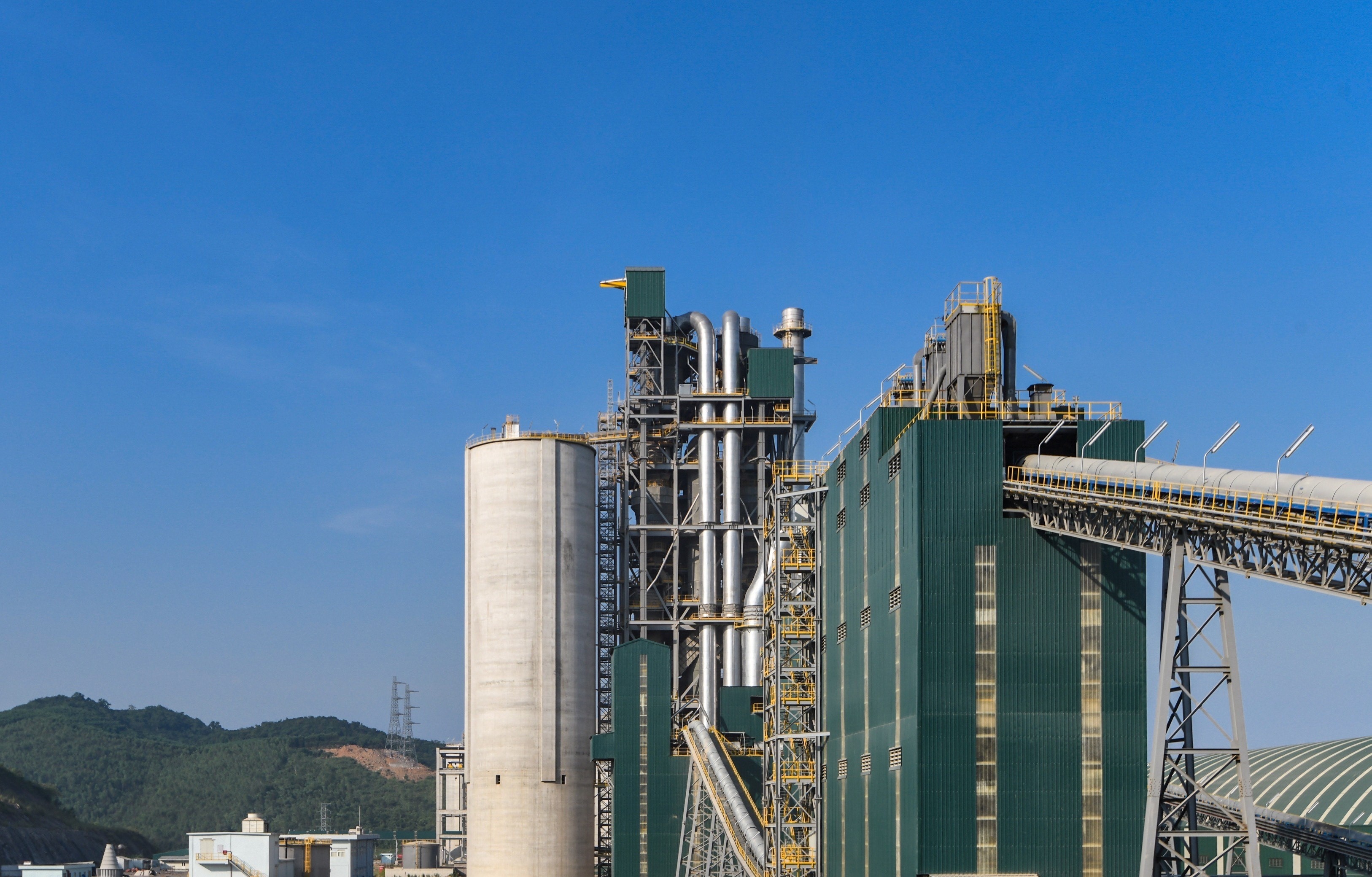 nha may xi mang Tan Thang anh 2