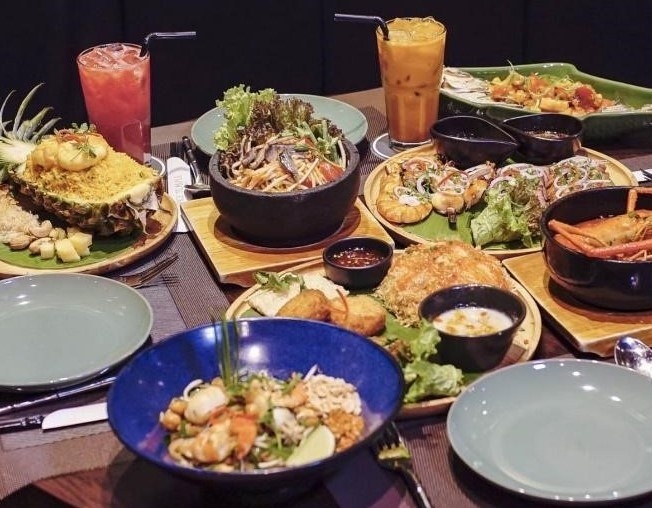 Thuong thuc am thuc da dang tai Crescent Mall hinh anh