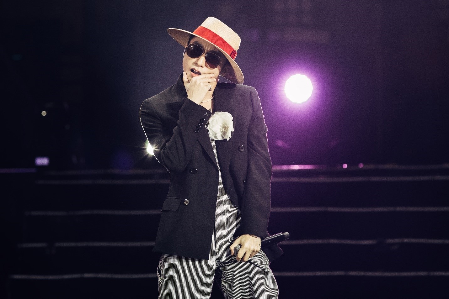 Son Tung M-TP va dan sao Viet khuay dong dem nhac ‘Beyond the future’ hinh anh