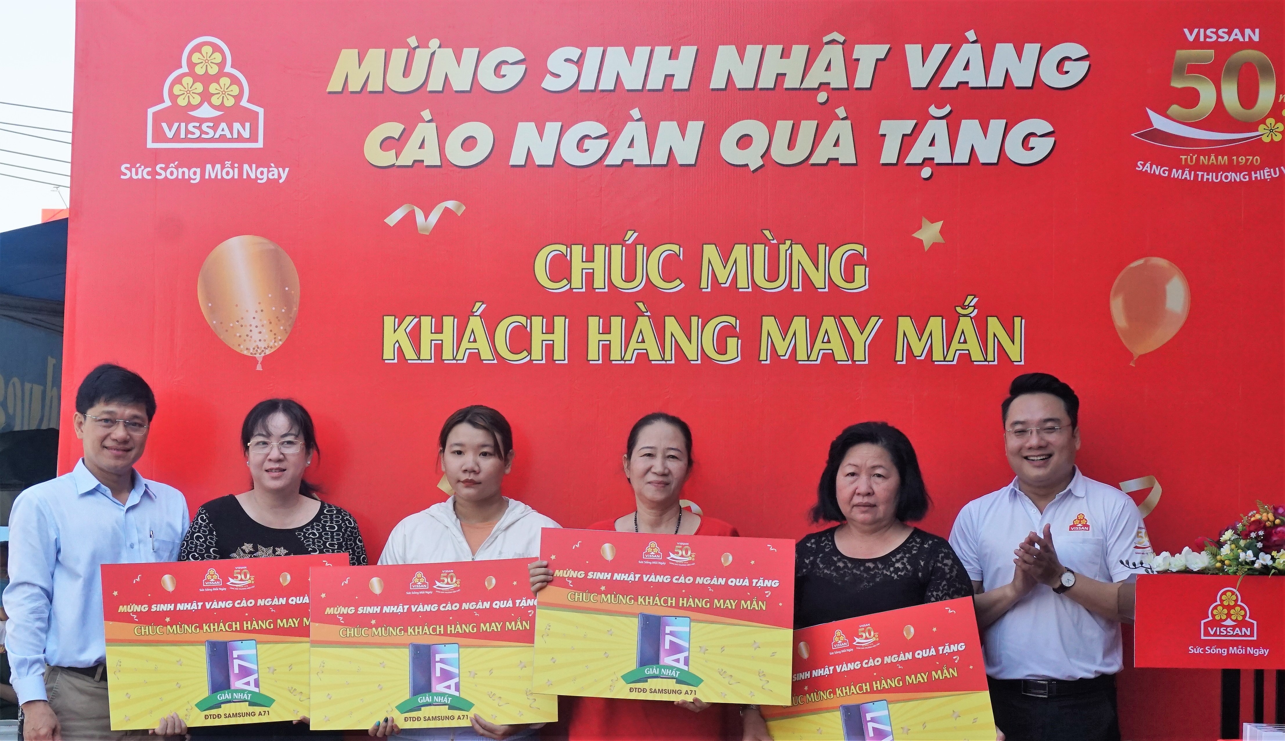 Vissan trao thuong dot dau 'Mung sinh nhat vang, cao ngan qua tang' hinh anh