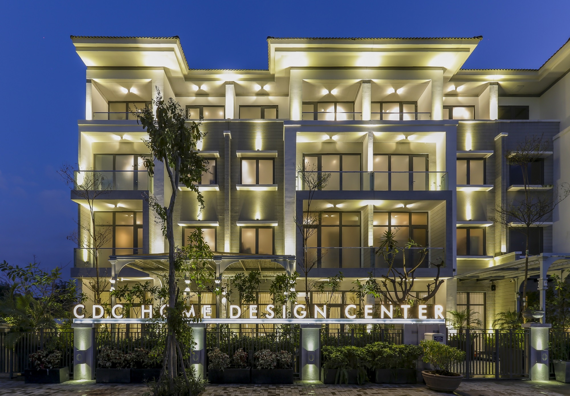 CDC Luxury Furniture Outlet anh 1