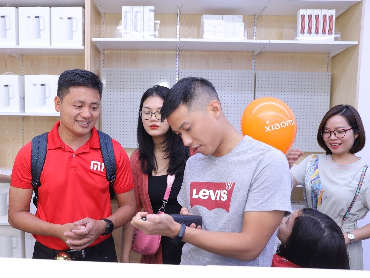 Xiaomi khai truong cua hang uy quyen dau tien tai Ha Noi hinh anh